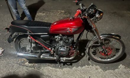 Desconocidos atracan a un delíveri y terminan dejando el motor tras apagarse en pleno hecho