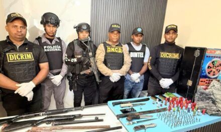 Policía y MP ocupan armas de fuego, municiones y pertrechos militares en Enriquillo, Barahona