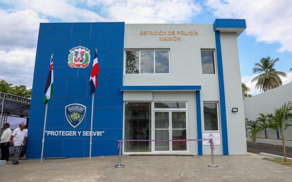 Presidente Abinader inaugura moderna estación policial en Maimón