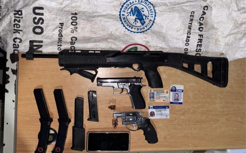 PN y MP apresan hombre al que ocupan varias armas de fuego sin documentos en SFM