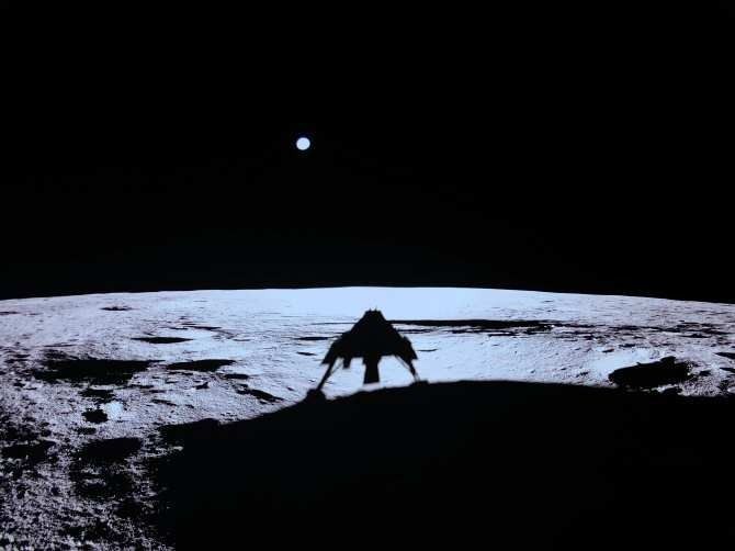 La sombra del fantasma azul en la Luna