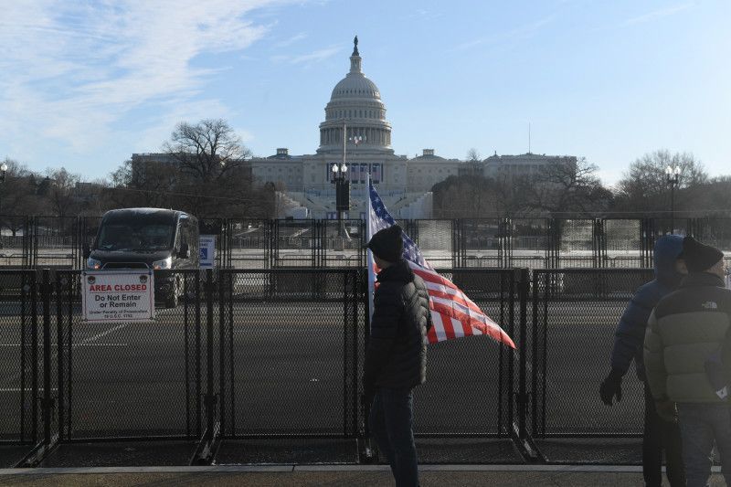 EE.UU. estudia prohibir la entrada de cubanos, venezolanos y otras 41 nacionalidades