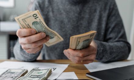 Fluctuación del dólar se debe a incertidumbre global, dice el gobernador del Banco Central