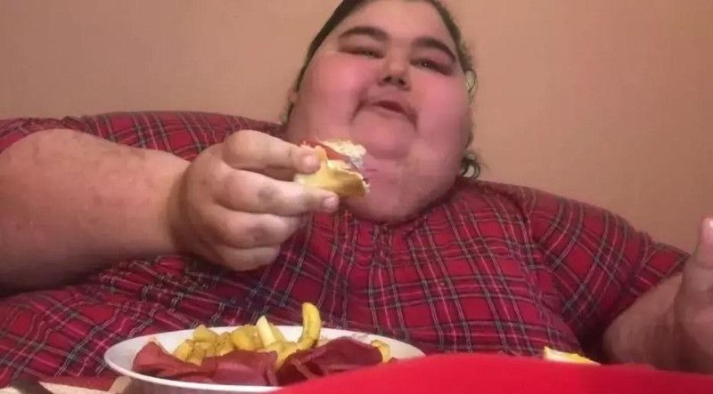 Muere tiktoker «mukbang» que con 24 años comía «como un cosaco»