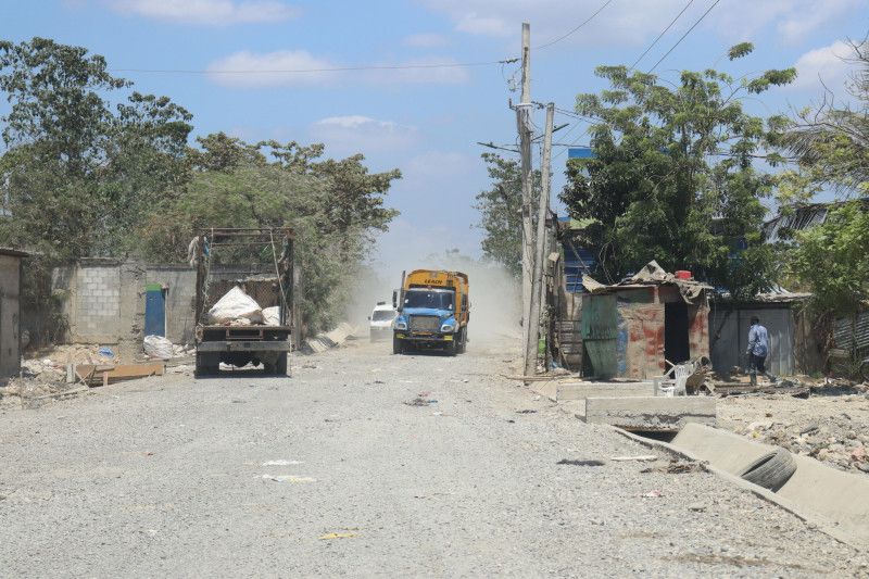 Obras que se construyen en Barahona: se trabaja, pero lento