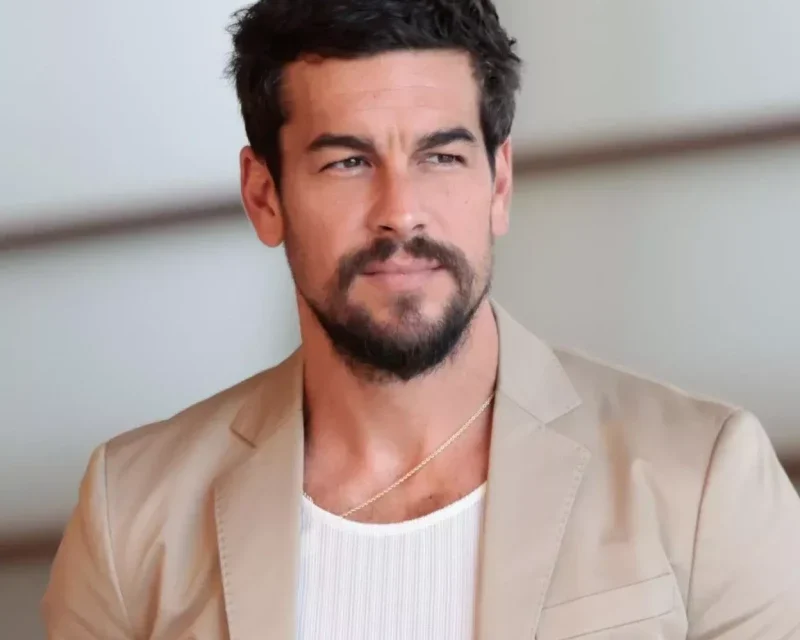De Mario Casas a Cara Delavinge, los famosos que le dijeron «no» al alcohol