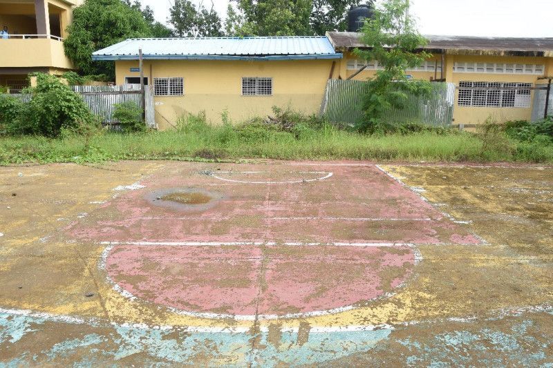 INEFI y Alcaldía de Monte Llano intervendrán cancha en escuela Madre Teresa de Calcuta