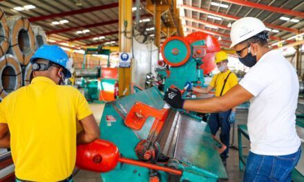 Cerca del 40% de los trabajadores gana menos de RD$13,700 al mes, según el Banco Central