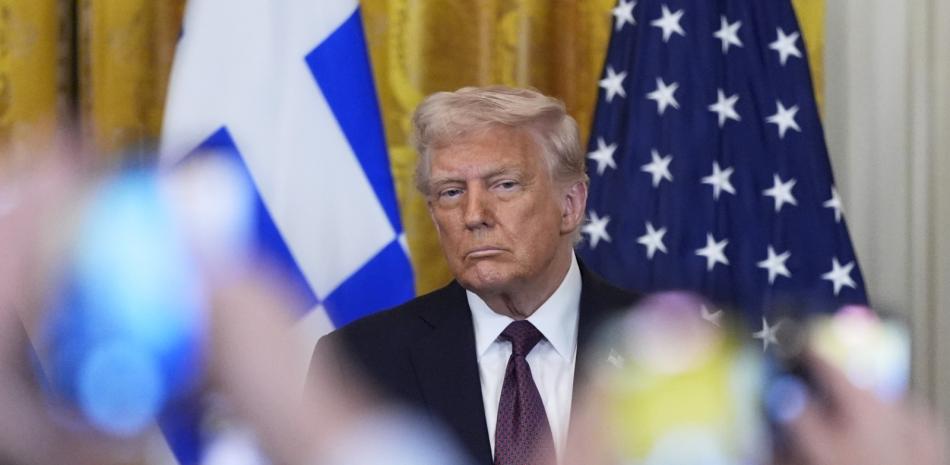 Trump firma y amplía decreto para reformar las elecciones