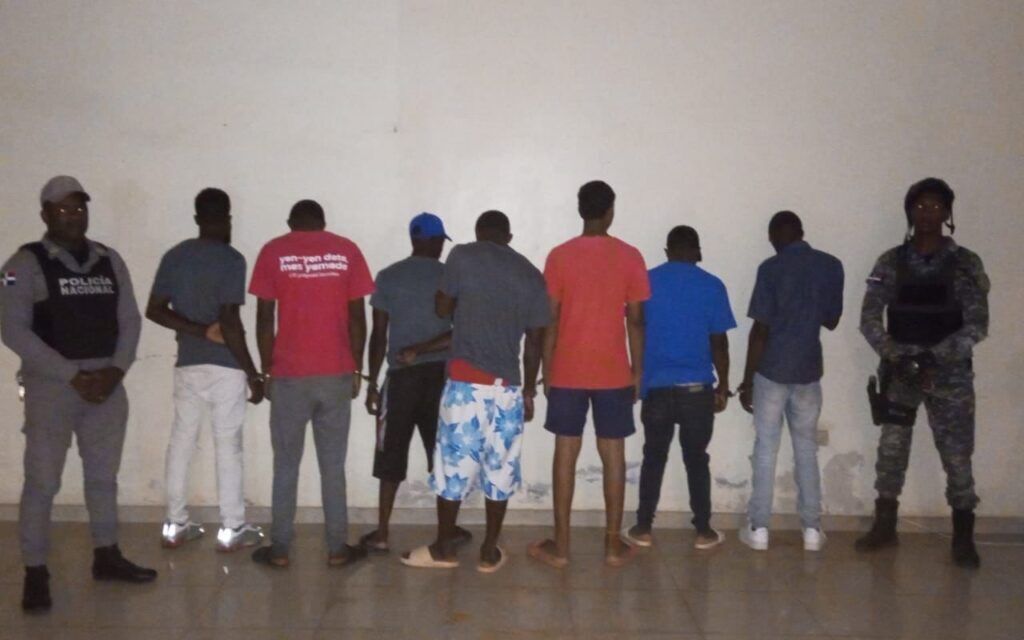 Policía ocupa armas, drogas y recupera objetos robados en operativos en Monte Plata