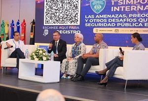 Expertos destacan avances en la Reforma Policial y transparencia durante simposio internacional en Punta Cana