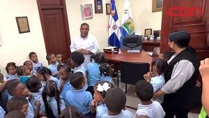 Alcalde Mictor Fernández impulsa proyecto «Barahona Corazón» con la participación de estudiantes de educación inicial