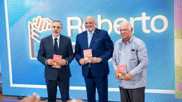 Roberto Fulcar pone en circulación su libro “Mi compromiso con la educación”