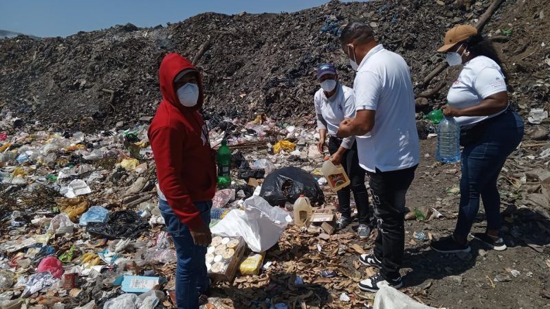 Salud Pública en Valverde informa decomiso e incineración de productos en mal estado