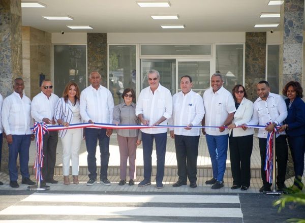 Senador Julito Fulcar solicita tomógrafo para el Hospital Nuestra Señora de Regla y el presidente Abinader accede