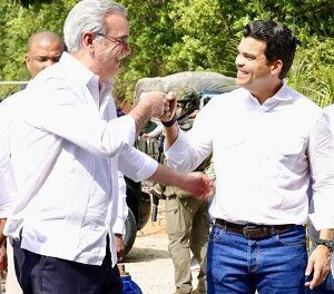 El presidente Luis Abinader y Wellington Arnaud, director del INAPA, dejaron  inaugurada la ampliación del acueducto Maimón, en la provincia monseñor Nouel