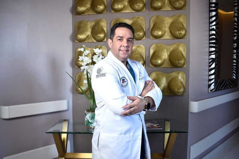El Dr. Jorge Jiménez afirma: «al elegir un cirujano plástico, es crucial priorizar la calidad sobre la cantidad»
