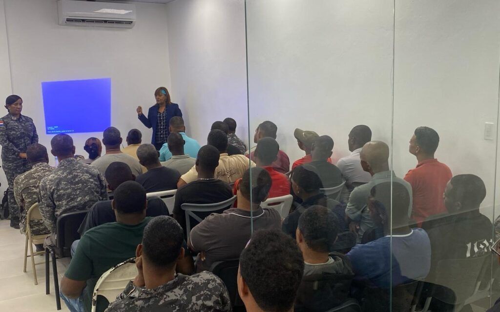 Policía Nacional refuerza la prevención con charla sobre el impacto de las drogas