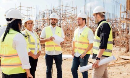 Ministro Carlos Bonilla recorre construcción de Hospital Traumatológico de San Cristóbal