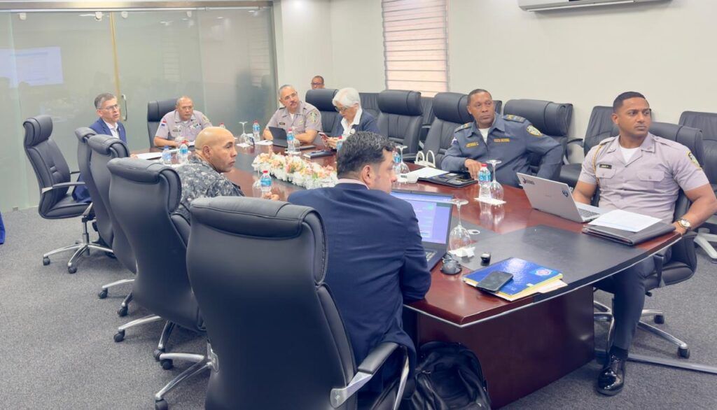 Policía Nacional y Comisión para la Reforma definen hoja de ruta para reforzar el nuevo modelo de servicio policial