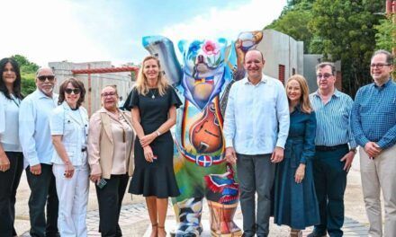 Alcaldía de Santiago y Embajada de Alemania inauguran escultura del Buddy Bear en el Parque Central