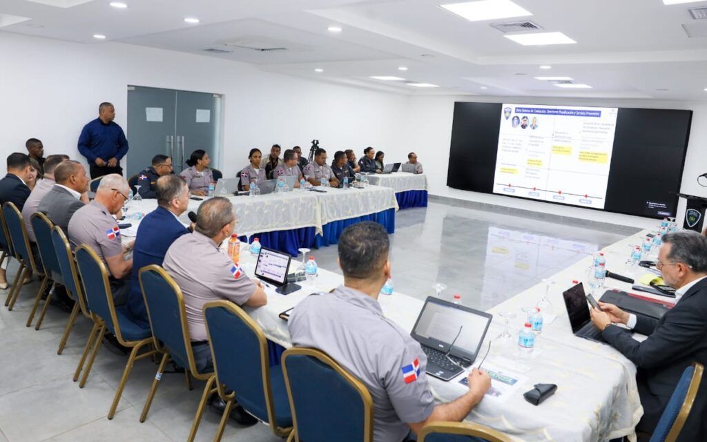 Policía Nacional afina detalles junto al Comisionado Ejecutivo de la Reforma para la implementación del nuevo modelo de servicio