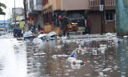 Villas Agrícolas con calles intransitables y repletas de basura