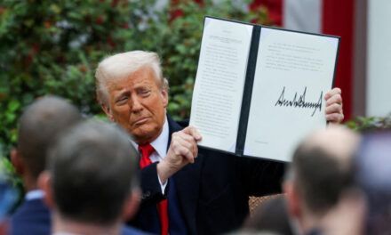 Trump amenaza a China con aumentar los aranceles