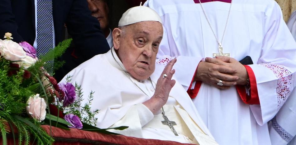 Famosos se pronuncian en redes sociales por la muerte del papa Francisco