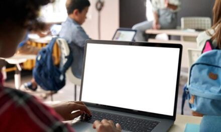 Proponen desarrollar aprendizaje de competencia digital en centros educativos sin usar pantallas