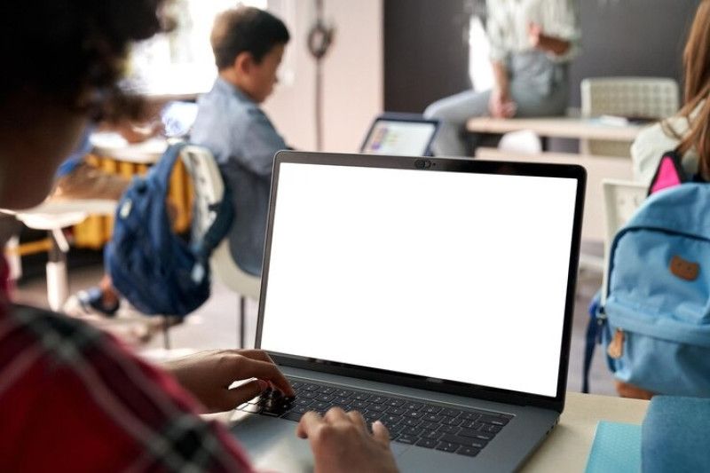 Proponen desarrollar aprendizaje de competencia digital en centros educativos sin usar pantallas