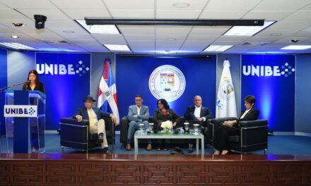 Unibe realiza conversatorio sobre candidaturas independientes y su impacto político y jurídico