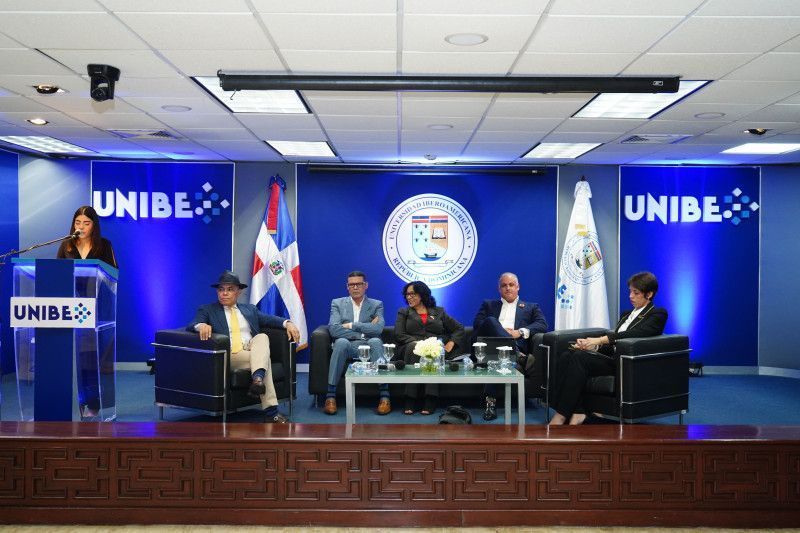 Unibe realiza conversatorio sobre candidaturas independientes y su impacto político y jurídico