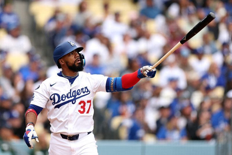 Teoscar Hernández suma 200 jonrones en Grandes Ligas
