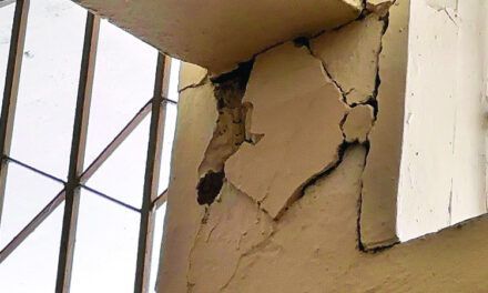Escuela en Moca a punto de colapsar por deterioro en edificación