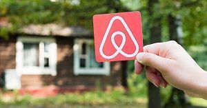 Mitur y Asonahores “afinan detalles” para la regulación de Airbnb