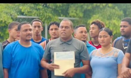 Alcaldía recibe donación de RD$50 mil para torneo de baloncesto