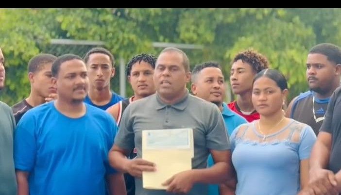 Alcaldía recibe donación de RD$50 mil para torneo de baloncesto