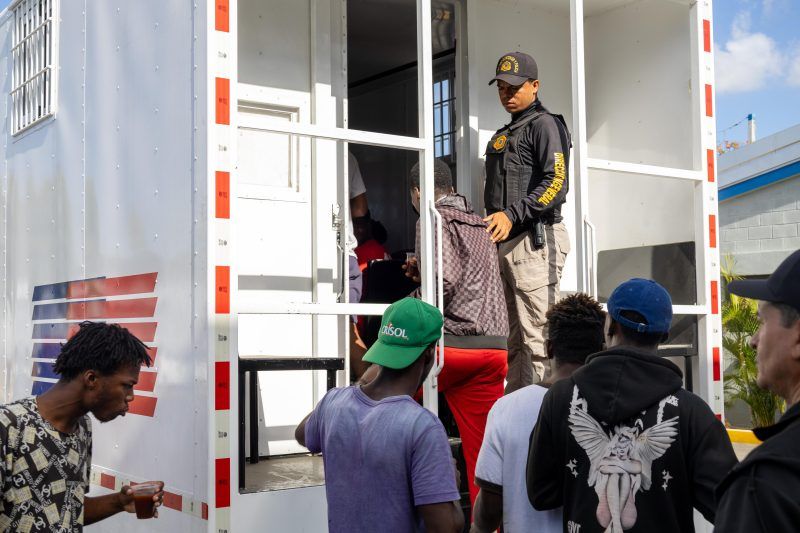 Migración reporta repatriación de 1,339 haitianos ilegales en un día; detiene otros 1,519