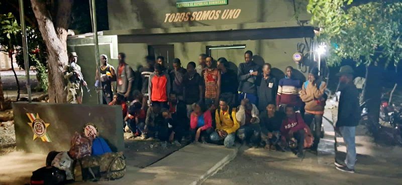 Detienen a “El Vico” guiando grupo de 26 inmigrantes indocumentados en Montecristi