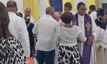 Obispo de Baní preside misa en memoria fallecidos a iniciativa Ayuntamiento San Cristóbal
