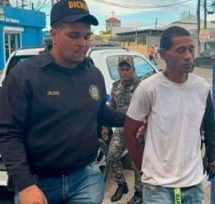 “Oreja” se atrinchera debajo de una cama para evadir ser arrestado por la PN en Monte Plata