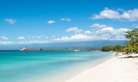 Las dos opciones que se barajan para llevar turistas a Pedernales