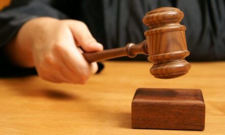 Imponen 20 años de cárcel a dueño de bar por explotación sexual de adolescente