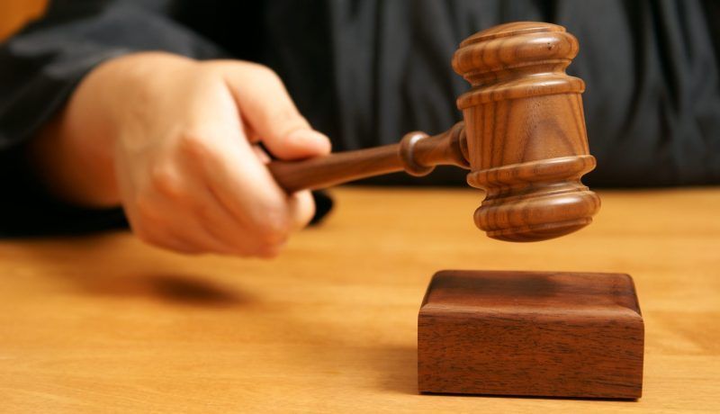 Imponen 20 años de cárcel a dueño de bar por explotación sexual de adolescente