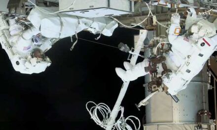 Maniobra de la Estación Espacial Internacional para evitar un riego de colisión
