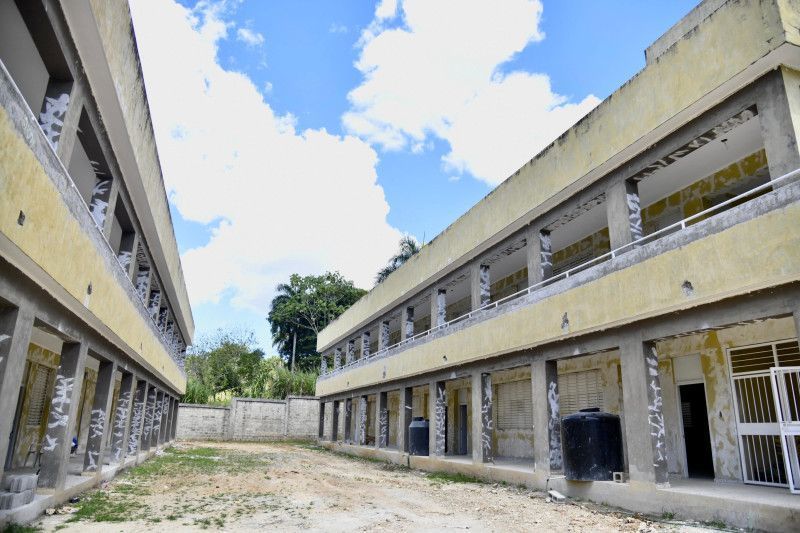 Al menos 415 escuelas tienen hasta 15 años en construcción