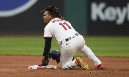 José Ramírez de Cleveland se convierte en el primer tercera base con 250 jonrones y robos de carrera