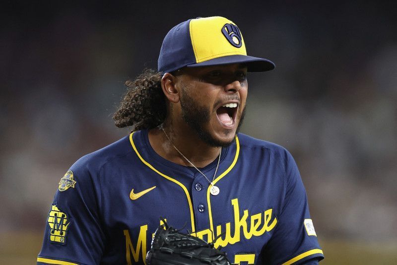 Freddy Peralta lidera actuación de los abridores dominicanos en Grandes Ligas este año