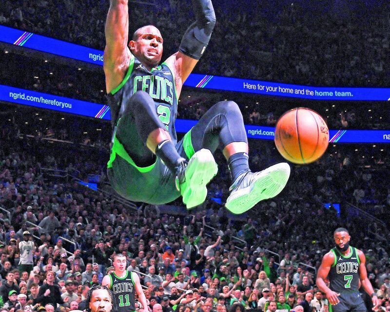 Derrick White anota 34 puntos y los Celtics se mantienen con vida en serie de playoffs